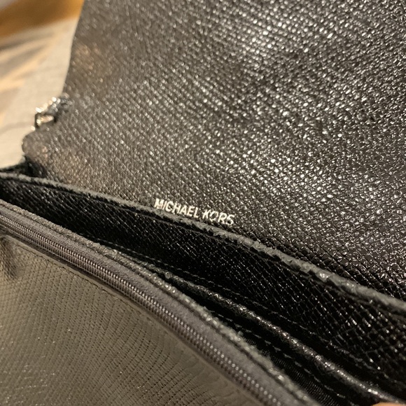 **SOLD*** Michael Kors Daniella Snake Scale Print Silver Chain Crossbody - Picture 17 of 17